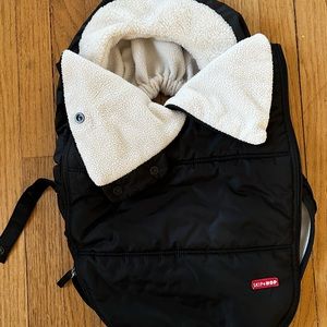 Skip*Hop Stroll and Go car seat cover EUC